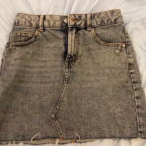 Wild fable high rise dark denim skirt. Super soft and stretchy just didn’t fit.